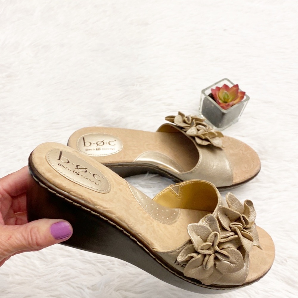 B.O.C. Gold Metallic wedge flower open toe sandals wedges heels women size 8